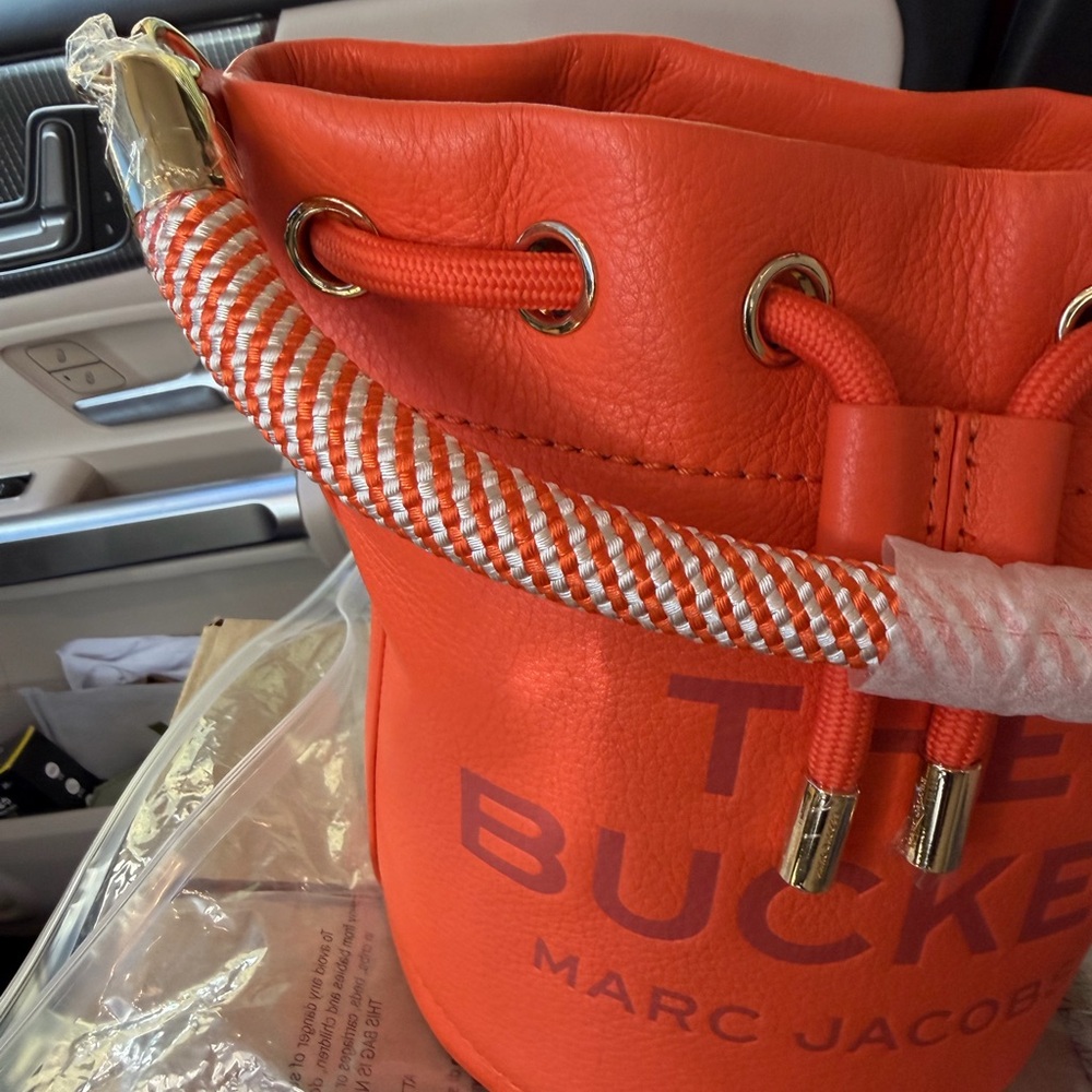 NWT Marc Jacobs The Bucket bag In Dragon fire(bright orange) - Picture 2 of 8